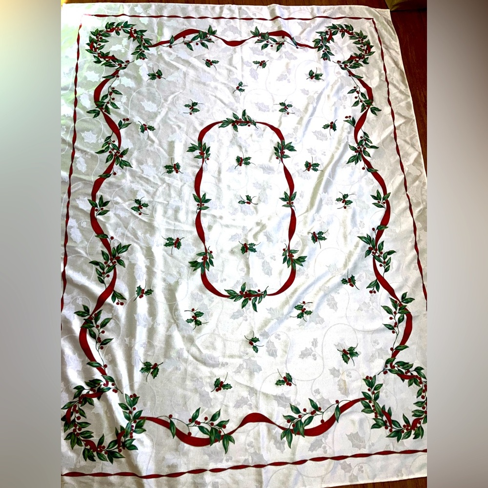Vintage ivory mistletoe Holly Christmas tablecloth 64 x 50” - Picture 1 of 7